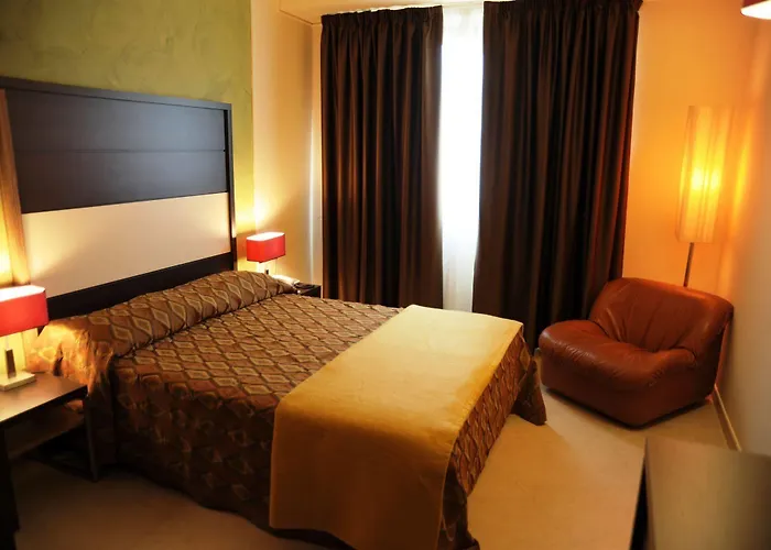 酒店 Viola Palace 维拉弗兰卡·蒂雷纳